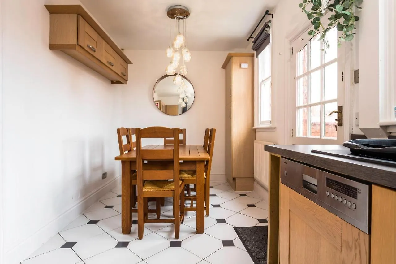 Railway Cottage, Port Sunlight - Stanley-Stays Bebington Holiday home