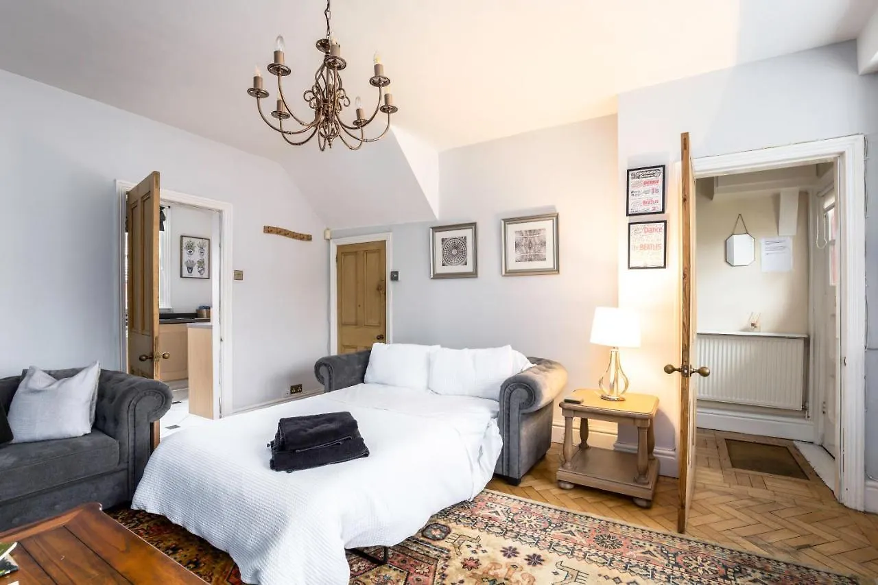 Railway Cottage, Port Sunlight - Stanley-Stays Bebington Holiday home