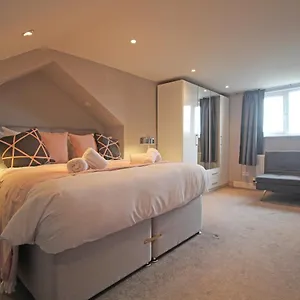 Queens Road - Luxury Spacious In Chester Christleton