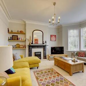Stylish 2 Bedroom Maisonette With Parking Apartment Harrogate