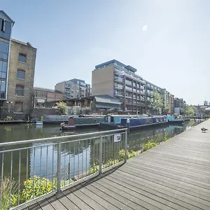 D8 - Canal View Apartment London