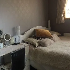 King Temper-luxury , Tv, Fridge, Microwave Upton (Merseyside)